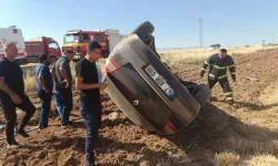 Mardin'de tarlaya devrilen otomobildeki baba ve kızı yaralandı
