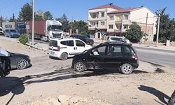 Adıyaman'da 2 otomobilin çarpıştığı kazada 4 kişi yaralandı