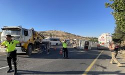 Şanlıurfa’da servis ile otomobil çarpıştı: 13 yaralı