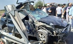 Diyarbakır'da feci kaza: Otomobil bariyerlere çarptı, sürücü ağır yaralı