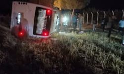 Mardin’de minibüs şarampole devrildi: 2 yaralı