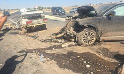 Katliam gibi kaza: 2 araç kafa kafaya çarpıştı, 6 kişi öldü