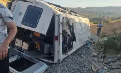 Fıstık işçilerini taşıyan minibüs devrildi: 22 yaralı