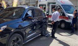 Diyarbakır’da otomobil ile minibüs çarpıştı: 3 yaralı