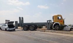 Kamyon 3 otomobile çarptı: Yaralılar var!