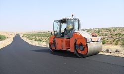 Midyat'ta yol asfaltlama çalışması yapılıyor