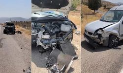 Katliam gibi kaza: 2 araç kafa kafaya çarpıştı, 6 kişi öldü