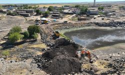 Çınar'da besicilerin su kaynağı göletler onarıldı