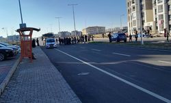 Diyarbakır Oğlaklı TOKİ sakinlerinden yol kapama eylemi