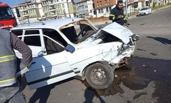 Gaziantep'te 2 otomobilin çarpıştığı kazada 4 kişi yaralandı