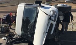 Ağrı’da otomobille minibüs çarpıştı: 1 ölü, 2 ağır yaralı