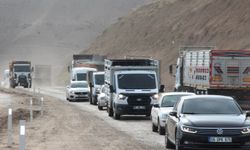 Batman-Diyarbakır arası ulaşımda sorun yaşayan sürücüler: Yol çilesi artık sona ersin