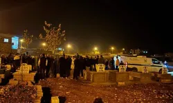 Mardin'de evlerinde ölü bulunan anne ve kızının cenazesi Van'da defnedildi