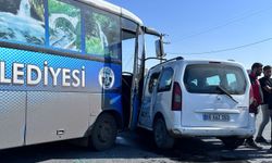 Otobüs ile hafif ticari araç çarpıştı, kaza ucuz atlatıldı