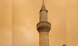 Şanlıurfa yoğun toz bulutu ile adeta kızıla boyandı