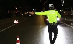 Diyarbakır’da kaza: Araç takla atarak refüje çıktı