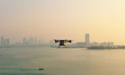 Uçan taksi ilk yolcusunu taşıdı