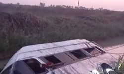 Adana'da işçi servisi kanala düştü: 18 yaralı
