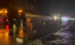 Batman'da ambulans çamura saplandı: Özel idare ekipleri yetişti