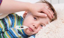 Ateşli çocuklara kalın giydirilmesi iyileşmeyi zorlaştırıyor