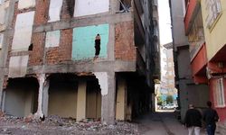 Diyarbakır'da çökme riski gölgesinde yaşam! Binalar birer bomba...