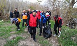 Hevsel Bahçeleri'nde gönüllüler çevre temizliği yaptı