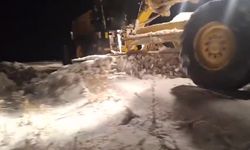 Kars'ta 8 köy yolu ulaşıma açıldı, 2 araç kurtarıldı