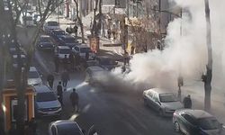 Kars’ta seyir halindeyken alev alan otomobil kullanılamaz hale geldi