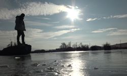 Kars’ta soğuk hava etkisini artırdı: Bitkiler kırağıyla kaplandı