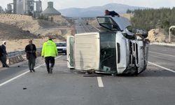 Kilis'te minibüs ile otomobil çarpıştı: 3 yaralı