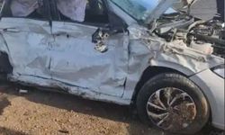 Mardin-Diyarbakır yolunda otomobil hurdaya döndü: Uzman doktor hayatını kaybetti