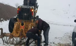 Pervari'de grup köy yolu kar nedeniyle kapandı