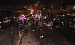 Vinç, kamyonet, 2 araç ve 3 otomobil kazaya karıştı: 7 yaralı