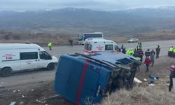 Sivas-Erzurum kara yolunda cezaevi aracı devrildi: 3'ü ağır 9 yaralı