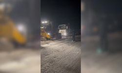 Tokat'ta kar nedeniyle mahsur kalan 2 tır kurtarıldı