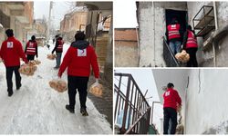 Genç Kızılay, Diyarbakır’da ihtiyaç sahiplerine ekmek dağıttı