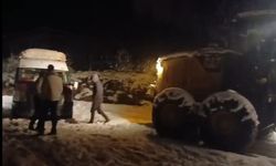 Batman'da köy yolunda mahsur kalan 10 kişi kurtarıldı