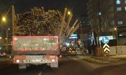 Diyarbakır'da aşırı yüklü kamyon tehlike saçtı