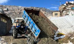 Diyarbakır'da yarım bırakılan yolu köylü halkı yaptı