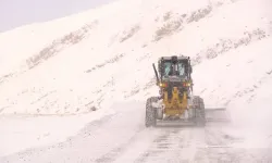 Gaziantep’te kardan yolu kapanan köyde rahatsızlanan kadına ekipler ulaştı