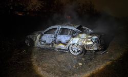 Gaziantep’te otomobil alev topuna döndü: Canlarını son anda kurtardılar