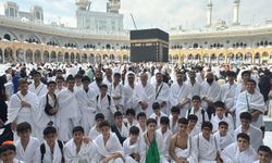 Hafızlara belgeleri umrede takdim edildi