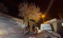 Şırnak'ta kapalı köy yolunda hasta seferberliği