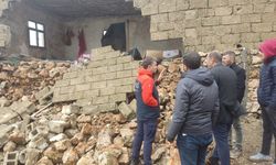 İdil'de şiddetli yağışa dayanamayan ev yıkıldı