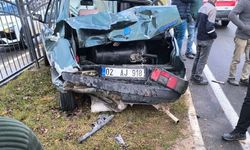 Yayaya yol vermek isterken çarpıştılar: 3 yaralı