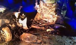 Diyarbakır’da iki otomobil kafa kafaya çarpıştı: 2’si çocuk 3 ölü, 3 yaralı