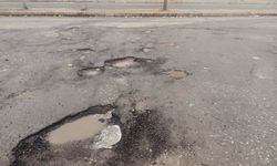 Siverek'te asfalt delik deşik: Sürücüler tepkili