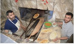Ramazanın bereketi fırınlardaki pide kuyruklarına da yansıyor