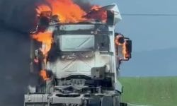 Şanlıurfa’da feci kaza: Tır sürücüsü yanarak hayatını kaybetti