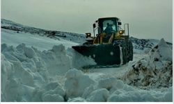 Siirt’te karla mücadele sürüyor: Kapanan köy yolları açılıyor